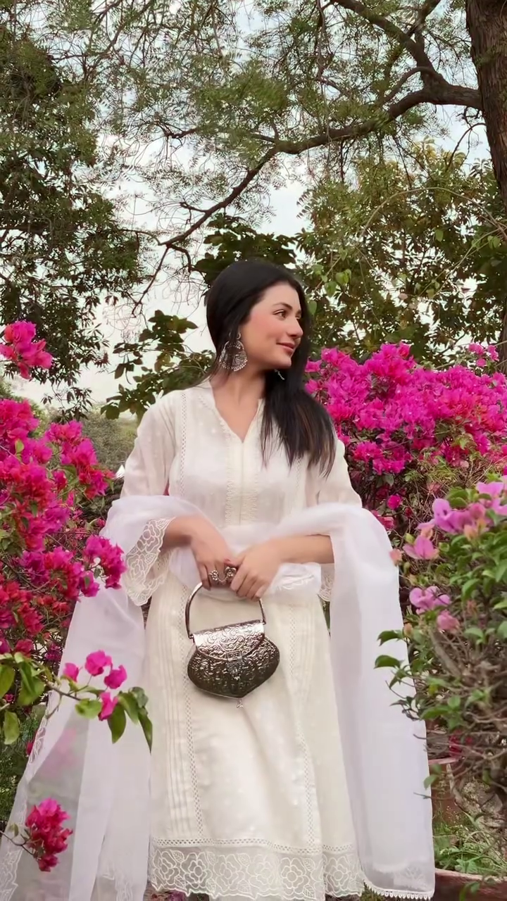 Elegant White Embroidered Kurta