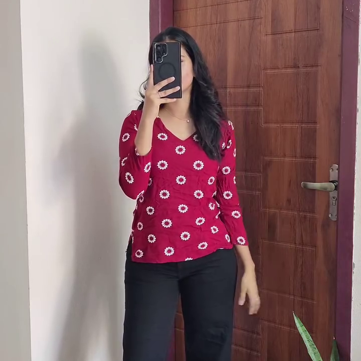 Red Floral Casual Top with Slim Fit Style