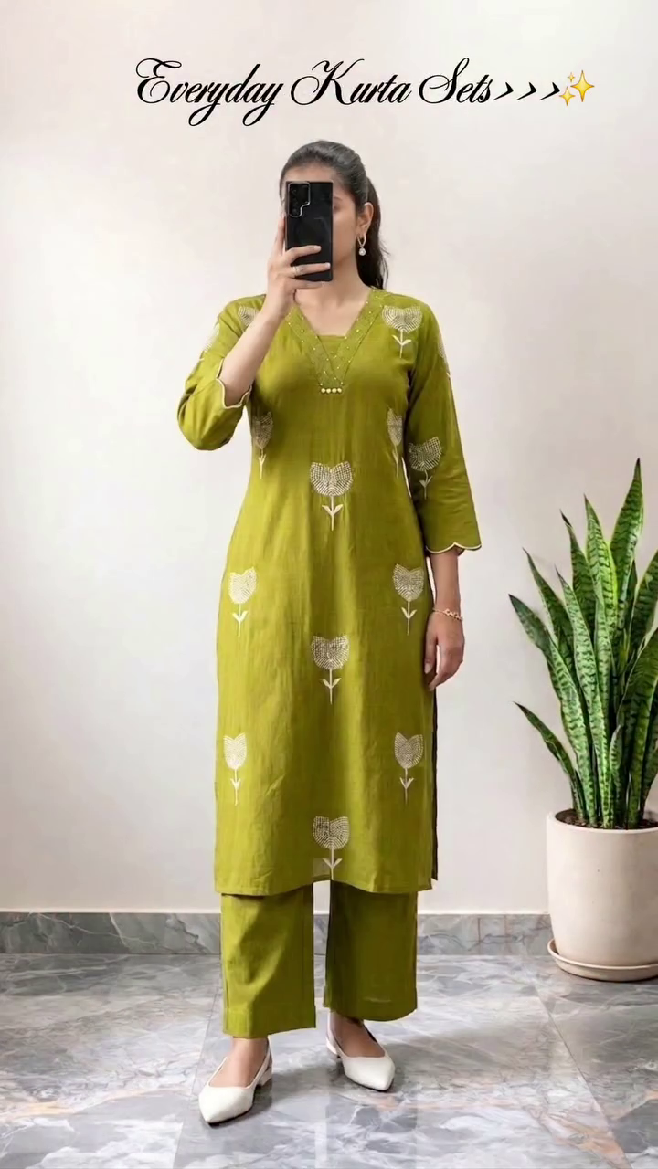 Ivory Floral Printed Kurta Set with Minimal Elegance